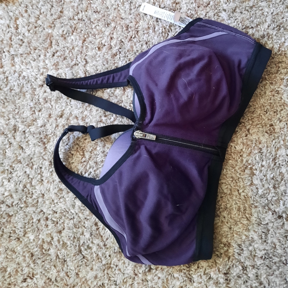 MAKE OFFER Victoria secret knockout sportsbra 36D